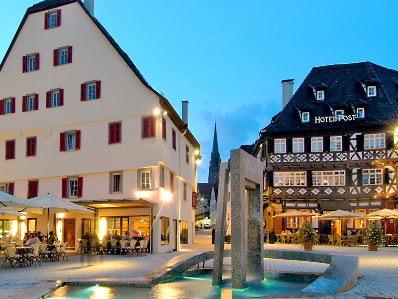 Vorstadtplatz in Nahgold